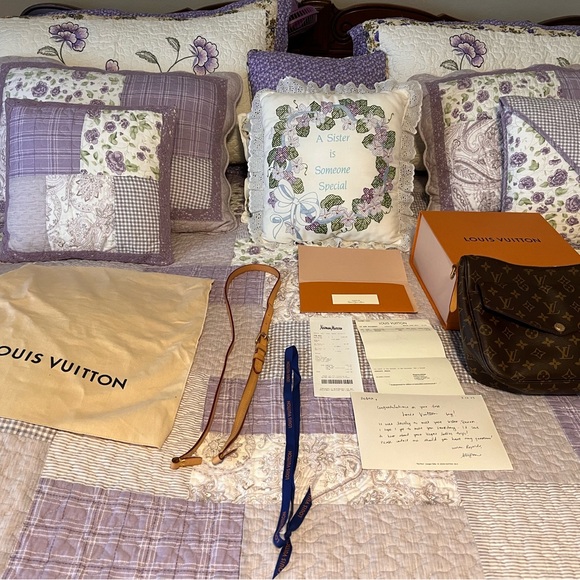 Louie Vuitton Crossbody/Shoulder Handbag Complete With Original Bill of Sale - Picture 2 of 11